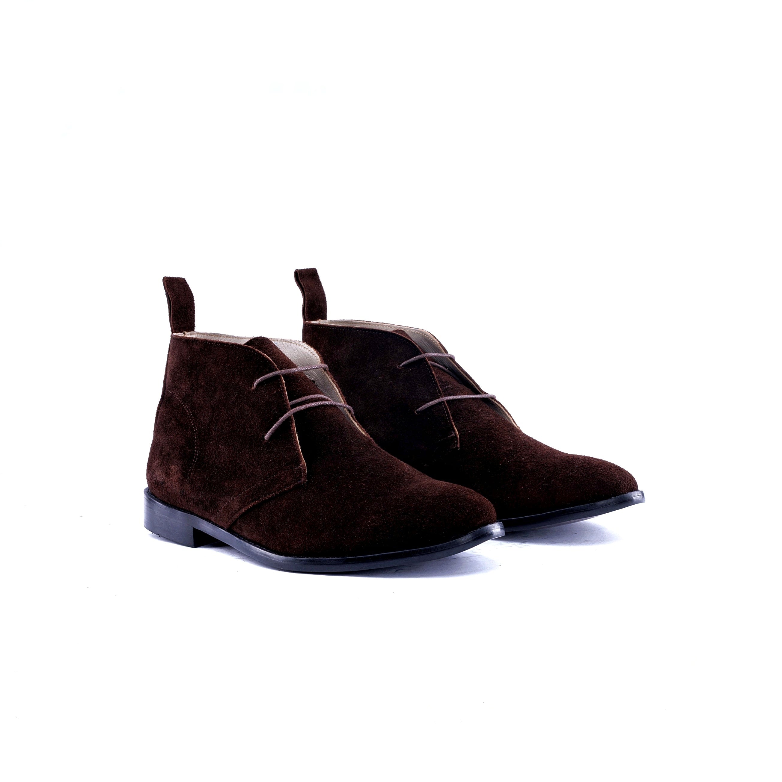 حذاء تشوكا التراثي من جلد العجل السويدي