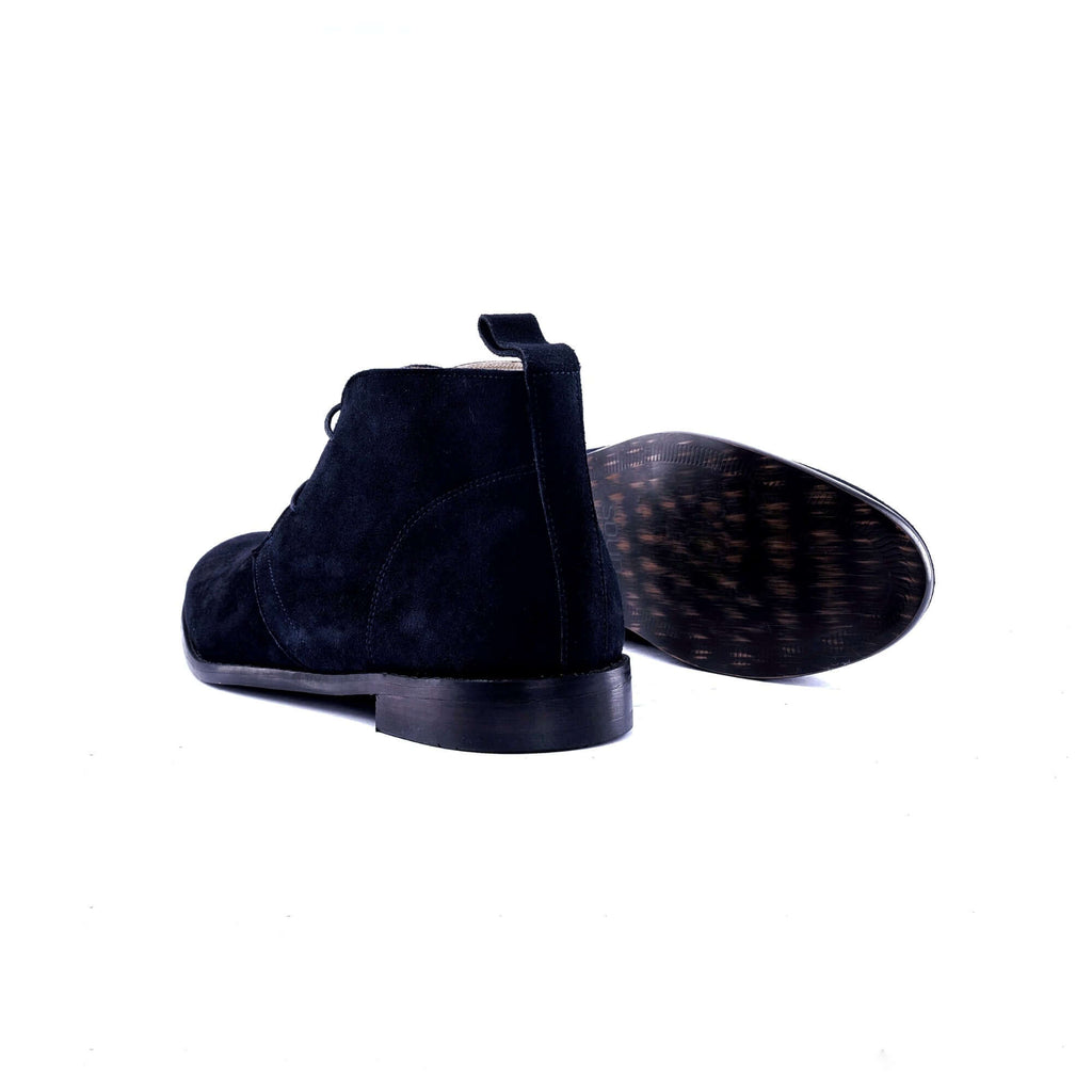 The Heritage Chukka Boots in Calf Suede - navy - sole