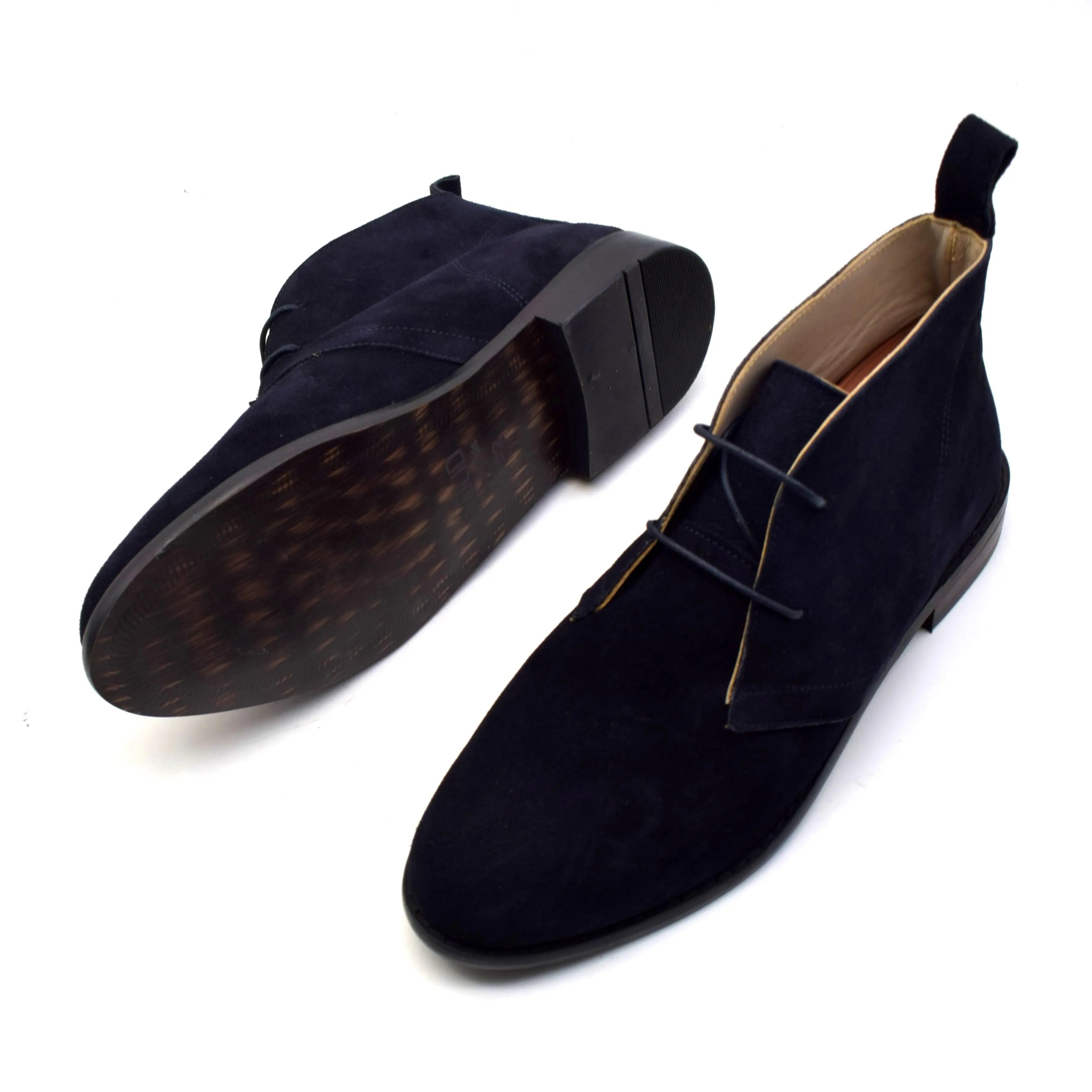 CALF SUEDE CHUKKA BOOTS SOLID essentials