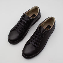 Load image into Gallery viewer, Calf Leather Low-Top Sneakers / Black Sole
