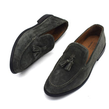 Load image into Gallery viewer, Tassel Loafers in Suede
