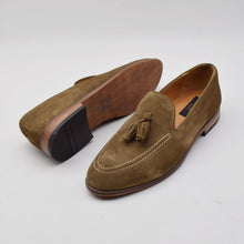 Load image into Gallery viewer, CALF SUEDE TASSEL LOAFERS
