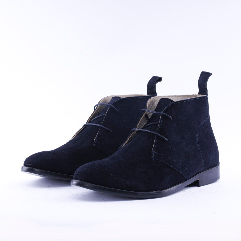 Men's navy blue calfskin suede lace-up Chukka boot
