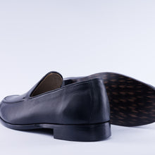 Load image into Gallery viewer, Classic Calf Leather Loafers
