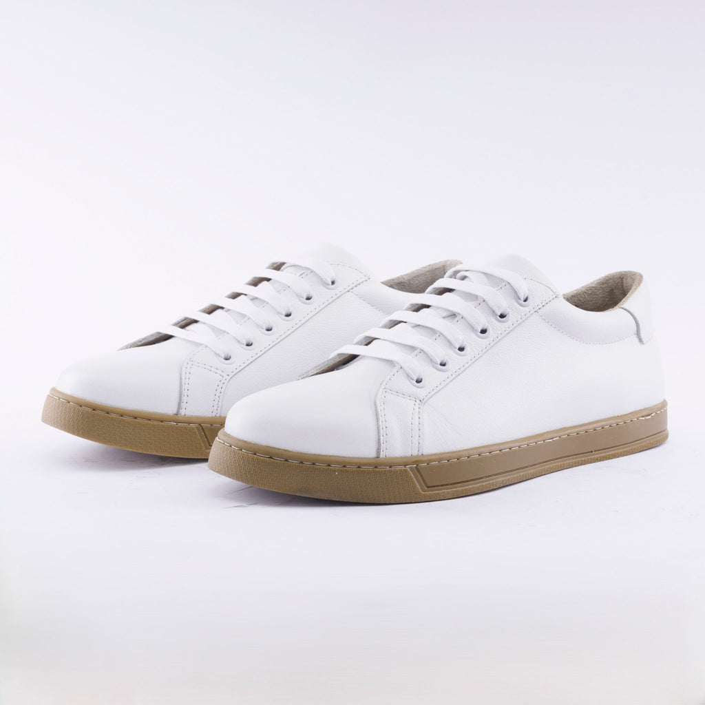 Men's white low-top classic leather sneaker with natural rubber gum sole
