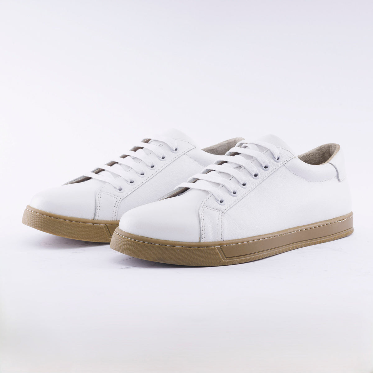 Men's white low-top classic leather sneaker with natural rubber gum sole