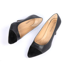 Load image into Gallery viewer, Classic Leather Pumps - 7cm
