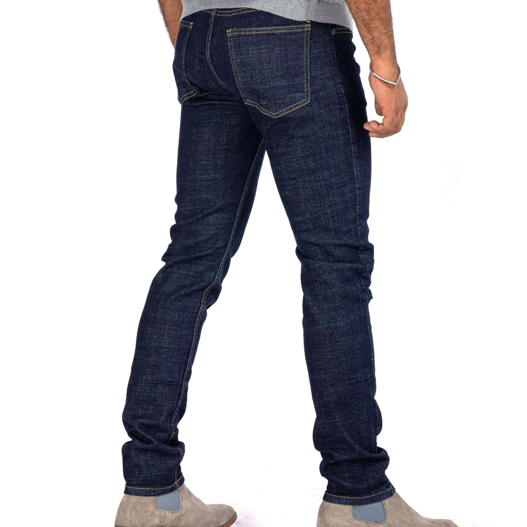 بنطال جينز مرن بقصة ضيقة