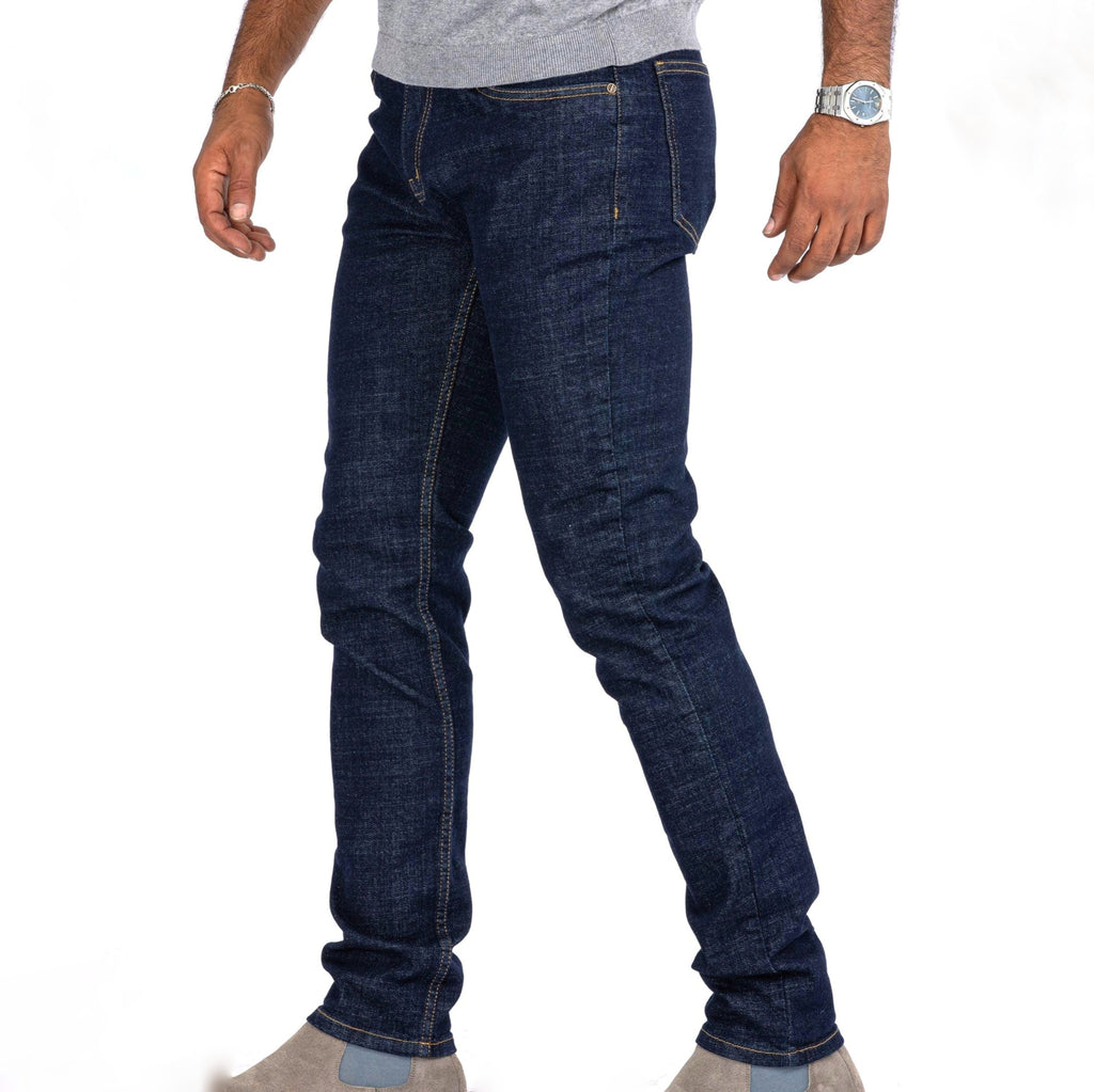 بنطال جينز مرن بقصة ضيقة