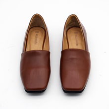 Load image into Gallery viewer, Squared Toe Leather Loafers in Tan Brown SOLID essentials
