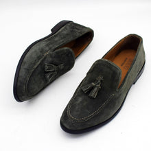 Load image into Gallery viewer, Tassel Loafers in Suede SOLID essentials
