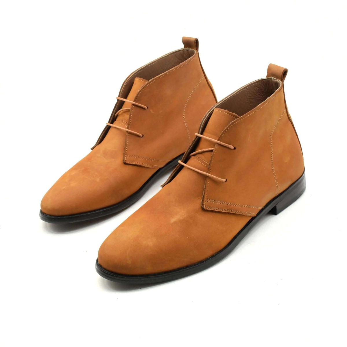 Men's tan rugged waxed cowhide leather chukka boot with leather lining