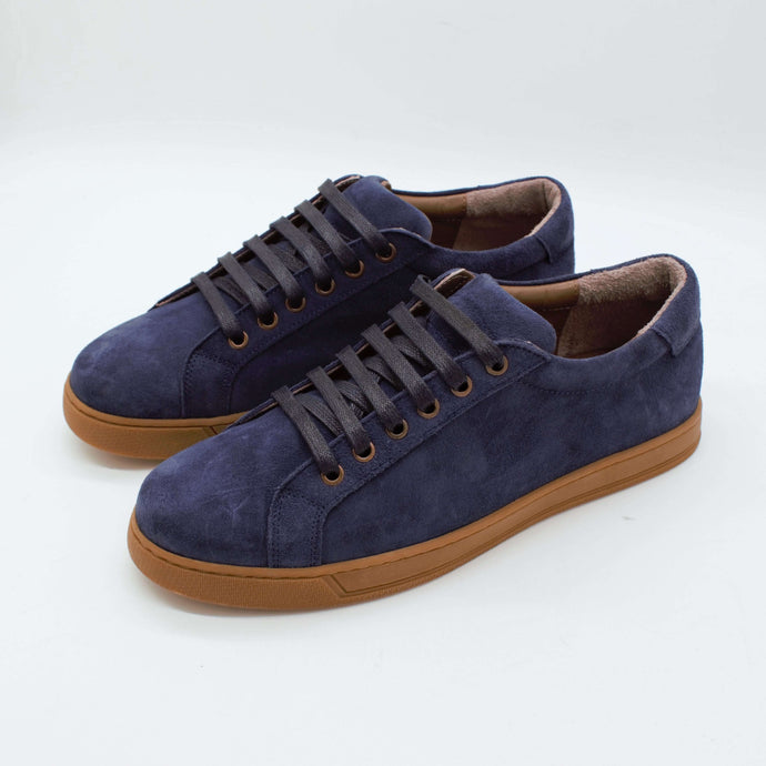 Pair of suede sneakers in navy blue 1
