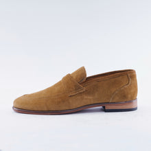 Load image into Gallery viewer, Calf Suede Strap Loafers
