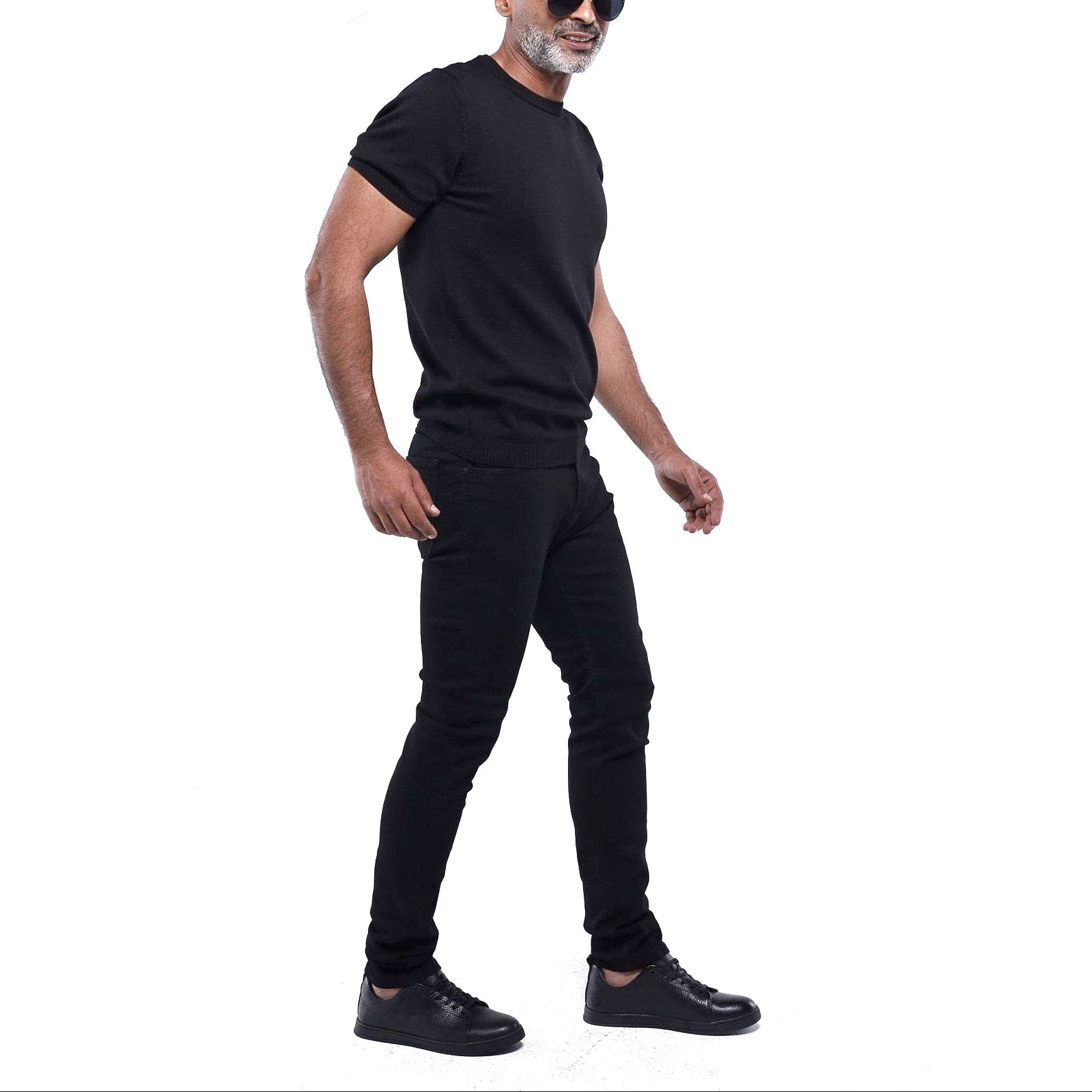 بنطال جينز أسود ضيق